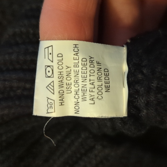 Brandy Melville cropped black sweater, one size - Picture 9 of 9